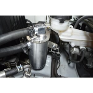 HPD Catch Can installed in Isuzu D-MAX / MUX 2016–2020 DPF model with braided hoses connected