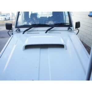 Front view of Toyota Landcruiser 70 Series with HPD bonnet scoop for Series 2 intercooler kit.